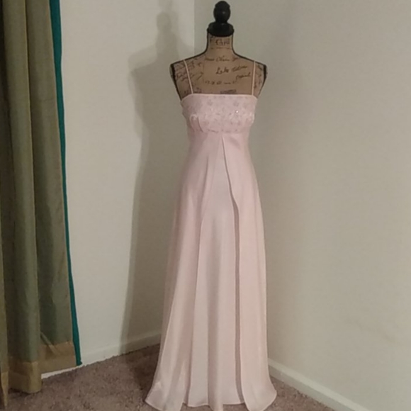 Morgan & Co. Dresses & Skirts - Morgan & Co💃 | EUC Women Gown | Sz 7/8